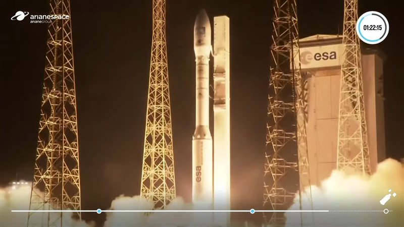 歐洲織女星(Vega)運載火箭28日連夜搭載地球觀測衛星,從法屬圭亞那(French Guiana)發射成功。(圖取自arianespace YouTube頻道網頁youtube.com)
