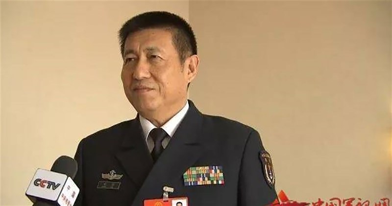 據中國人大網29日發布,中國人民解放軍海軍副參謀長宋學(圖)因為涉嫌嚴重違紀違法,已經去職,他的全國人大代表資格也被終止。(取自中國軍視網)