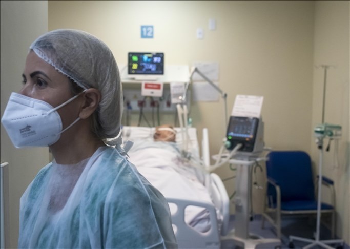 巴西武漢肺炎染疫死亡人數29日突破40萬大關,總數在全球僅次於美國。圖為里約熱內盧一所醫院內隔離病房。(安納杜魯新聞社)
