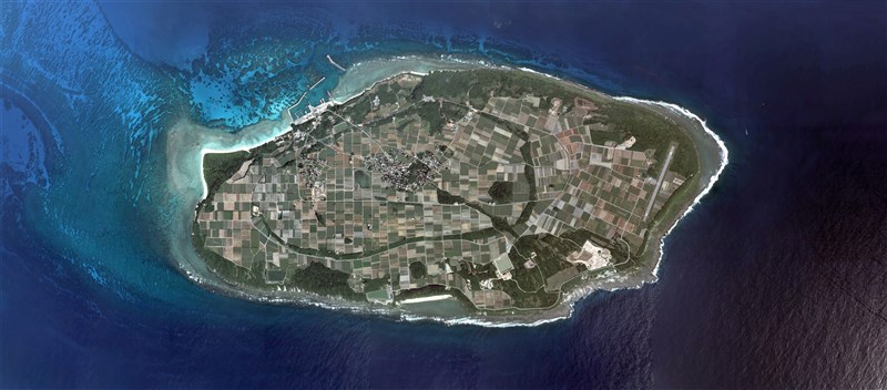 一艘中國海洋調查船2日上午進入日本沖繩縣波照間島海域,被日本海上保安本部巡邏船發現。圖為日本波照間島。(圖取自維基百科共享資源,作者日本國土地理院,Attribution)