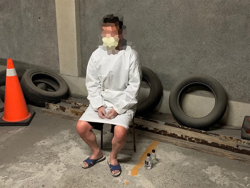 台中港務警察總隊2日表示,4月30日深夜查獲一名聲稱投奔自由,駕橡皮艇從中國福建來台的周姓男子,全案依違反國安法等移送偵辦。(翻攝照片)中央社記者郝雪卿傳真 110年5月2日