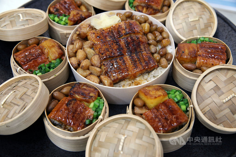 近年鰻魚復育良好,加上疫情影響,台灣區鰻魚發展基金會等業界與農委會3日宣布在10個國道服務區推出8款特色鰻魚餐點。中央社記者郭日曉攝 110年5月3日