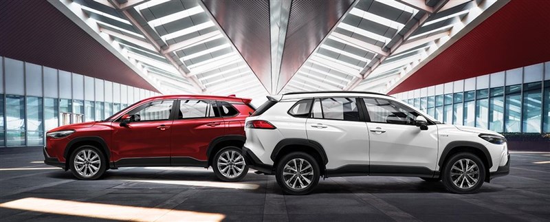 台灣4月新車掛牌數3萬7901輛,創近16年同期新高。TOYOTA旗下COROLLA CROSS(圖)持續熱銷,自去年10月上市以來,連續7個月稱霸全車種及休旅車銷售冠軍。(圖取自TOYOTA網頁www.toyota.com.tw)