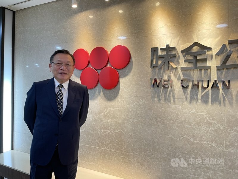 味全公司董事長陳宏裕表示,今年將推出新品強攻常溫咖啡市場,目標是將市占率翻倍到15%到16%,3年內挑戰龍頭伯朗。中央社記者韓婷婷攝 110年5月4日