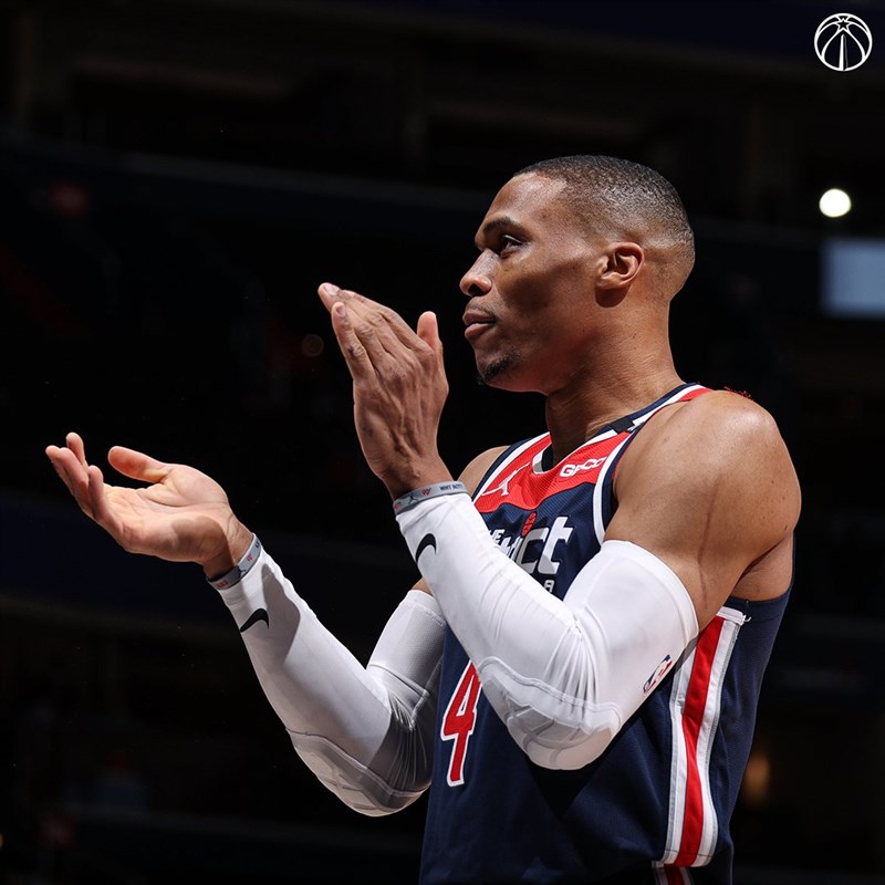NBA華盛頓巫師球星衛斯布魯克3日繳出本季第32次大三元,除攻下14分,還抓下生涯新高的21個籃板,助球隊擒印第安納溜馬。(圖取自twitter.com/WashWizards)