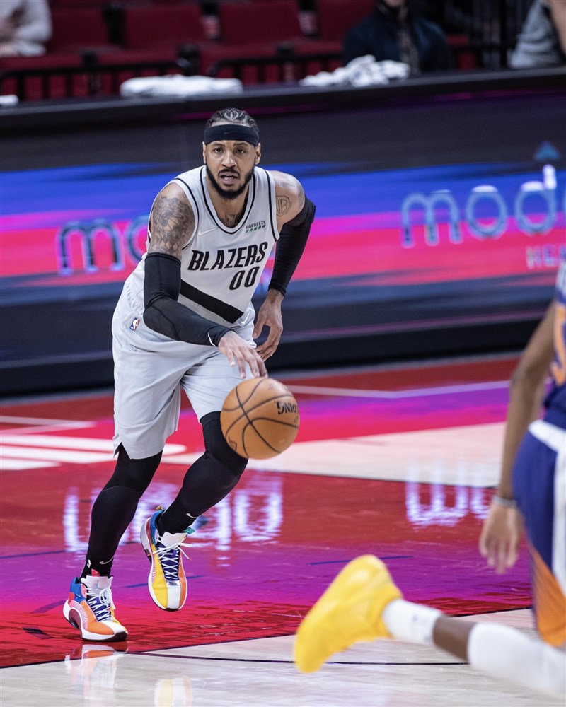 NBA波特蘭拓荒者安東尼4日出戰亞特蘭大老鷹,生涯總得分擠下海斯,成為聯盟第10。(圖取自twitter.com/carmeloanthony)