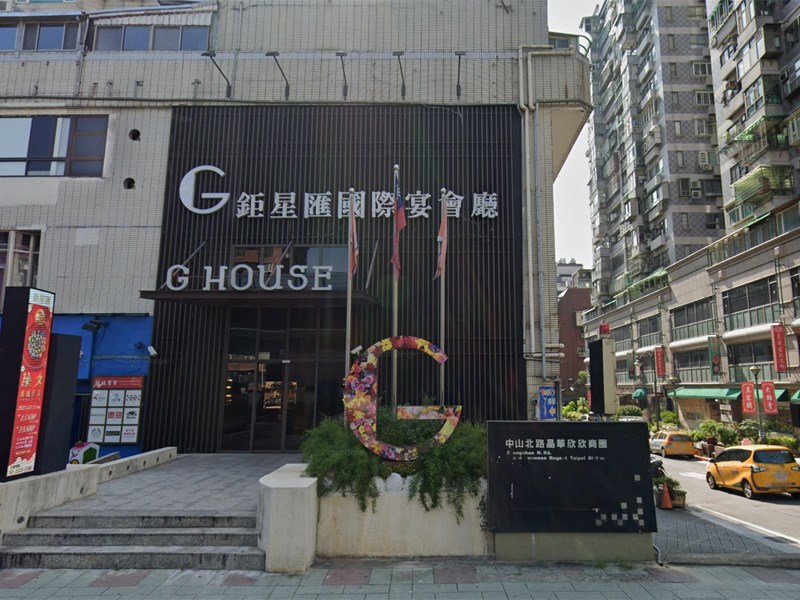 台北市大安義警大隊臥龍中隊3日於轄內新生北路鉅星匯宴會廳(圖)舉辦餐敘,遭2名黑衣人到餐廳丟2袋蟑螂。(圖取自Google地圖網頁google.com/maps)