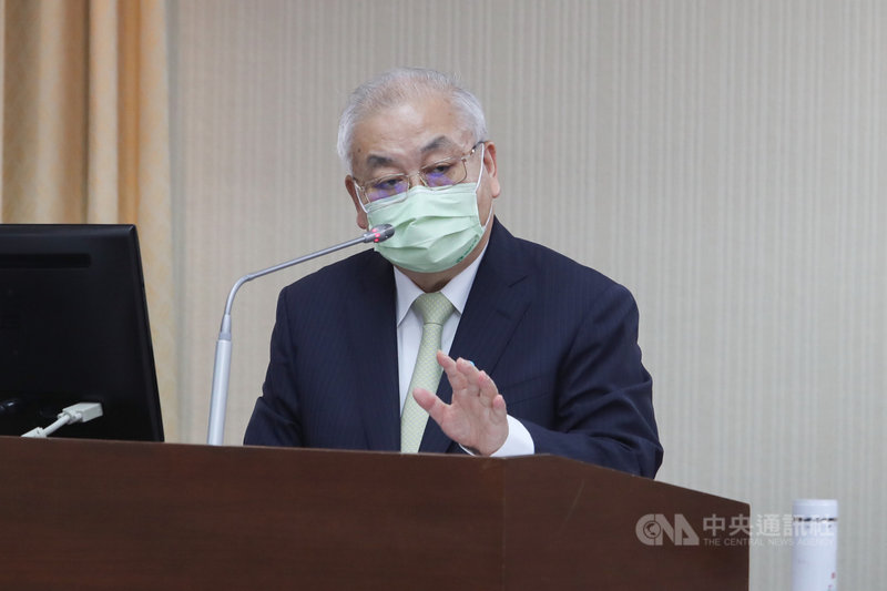 多名朝野立委5日質詢建議軍公教111年調薪。對此,行政院主計總處主計長朱澤民(圖)表示,會將立委們的意見帶回去研究。中央社記者裴禛攝 110年5月5日