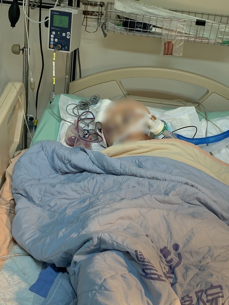 台中市7歲黃姓男童上月上柔道課時,遭教練、學長重摔27次昏迷,男童的母親表示,期盼各界能持續為兒子集氣,希望他能早日醒來,就是送給她最好的母親節禮物。(家屬提供)