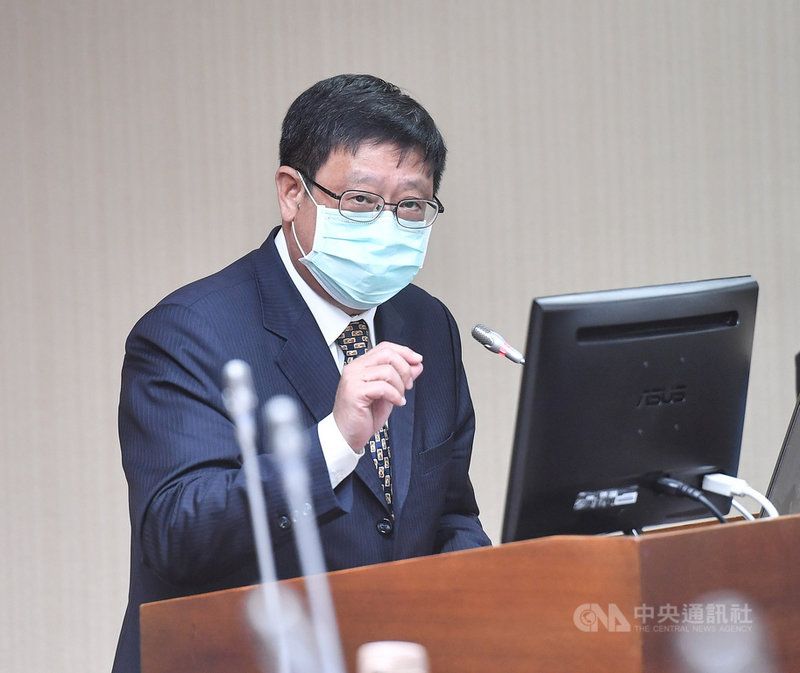 行政院推出三接外推方案,前環保署副署長詹順貴批評,環保署與環團溝通失能。環保署長張子敬(圖)5日在立法院表示,環保署是主管機關,要不要變更都應由開發單位決定,環保署也會依法審查。中央社記者鄭清元攝 110年5月5日