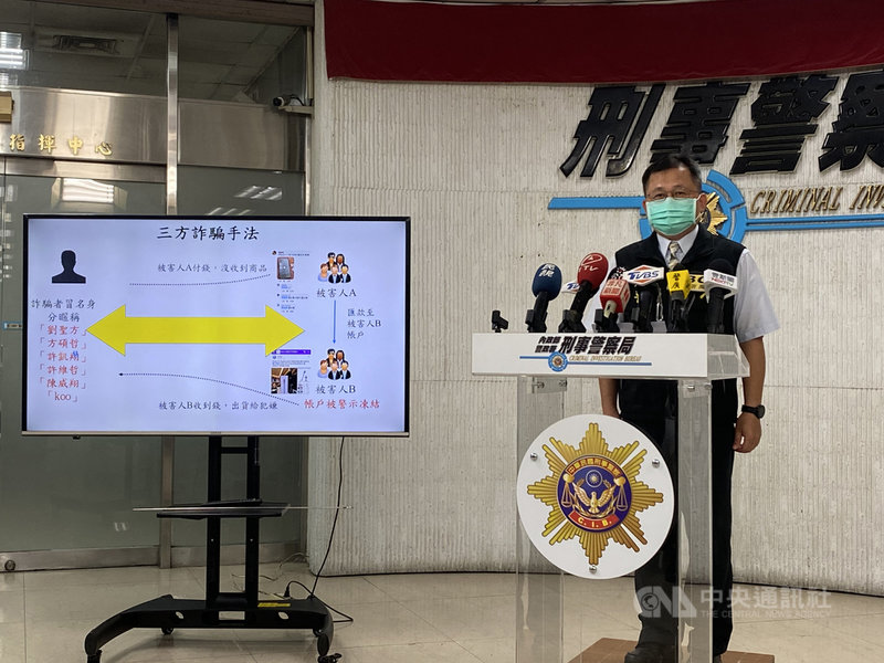 刑事局偵查第九大隊副大隊長陳義宏(圖)6日表示,日前依據165反詐騙諮詢平台進行清查,發現近期有多名被害人於社群網路購買高價3C產品或家電遭詐騙,循線查獲台中市李男夫妻檔涉案並依法送辦。中央社記者黃麗芸攝 110年5月6日