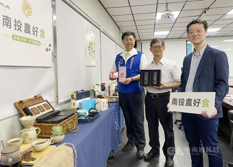 為推廣南投縣內咖啡及茶之伴手禮,縣府農業處攜手暨南大學舉辦「南投農好食」好咖、好茶伴手禮甄選活動,邀請各商家參與。中央社記者蕭博陽南投縣攝 110年5月6日