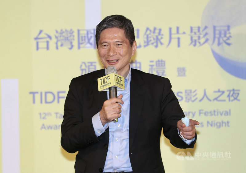文化部長李永得6日晚間出席第12屆台灣國際紀錄片影展競賽頒獎典禮,致詞時感謝參與影展的所有人,也承諾文化部會繼續支持影展舉辦。中央社記者張皓安攝 110年5月6日