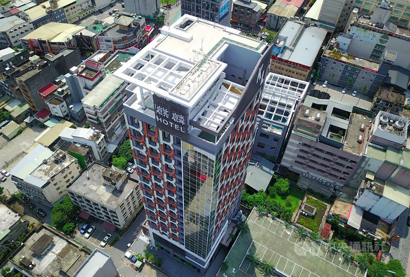 宜蘭礁溪麒麟大飯店6日宣布7月起將進行全館施工改建,暫時停業半年,已向縣府勞工處通報,預計6月底解僱48名員工,被解僱人員將遵循勞動基準法處理,後續也會協助這些員工轉往礁溪其他飯店就業。(麒麟大飯店提供)中央社記者沈如峰宜蘭縣傳真 110年5月6日