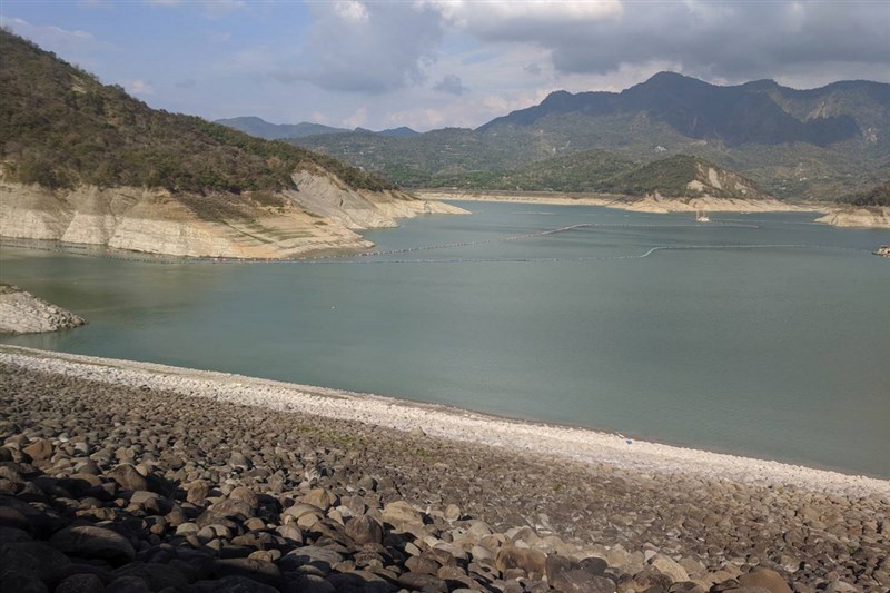 氣象專家吳德榮表示,未來一週降雨以午後對流為主,對水庫進帳聊勝於無。曾文水庫集水區5日至下午5時為止累積雨量為12.4毫米,對水庫小有助益。(南區水資源局提供)