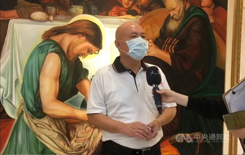 新北市長侯友宜6日探視長照機構防疫,祥寶長照集團董事長林哲弘(圖)表示,除洗腎者外已限制住民外出,家屬也不能探視,以高規格防疫,不能有任何漏洞。中央社記者黃旭昇新北攝 110年5月6日