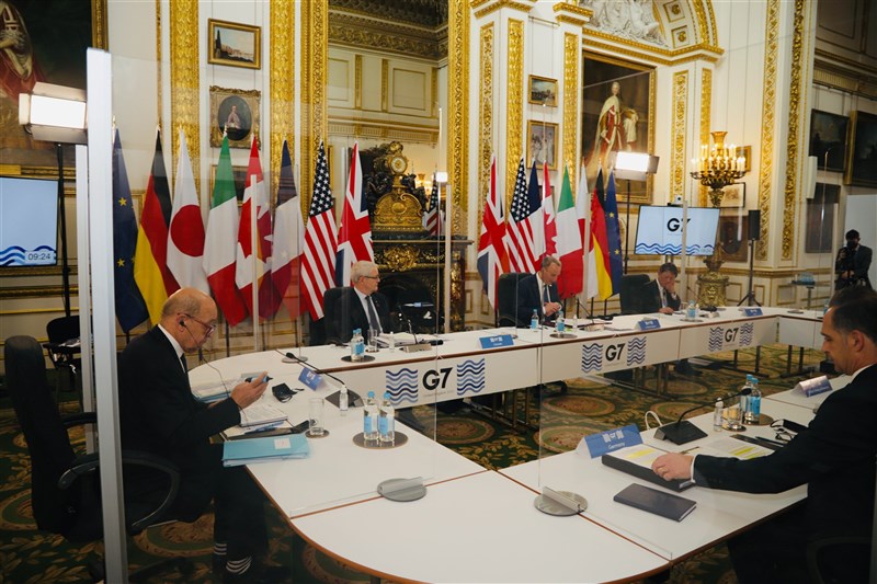 七大工業國集團(G7)外交部長在5日會議同意強化對抗假訊息等民主威脅,並斥責中國恃強凌弱、俄羅斯充滿惡意。(圖取自twitter.com/FranceintheUK)