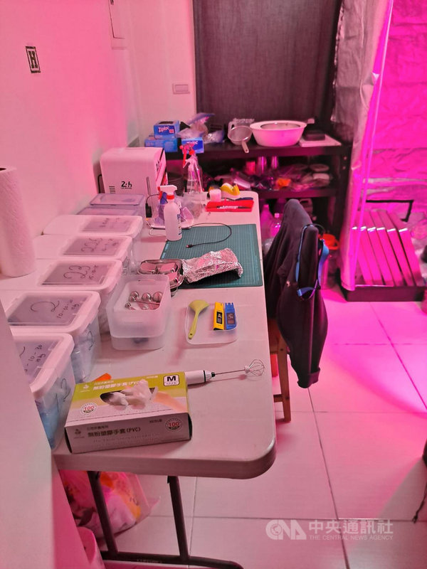 35歲周姓男子經友人慫恿施用大麻成癮,從幾株種子開始培植,發展出工廠規模,並將透天豪宅3、4樓分為「幼苗區」、「成長區」、「花期區」,儼然專業大麻種植場。(翻攝照片)中央社記者沈佩瑤傳真 110年5月6日