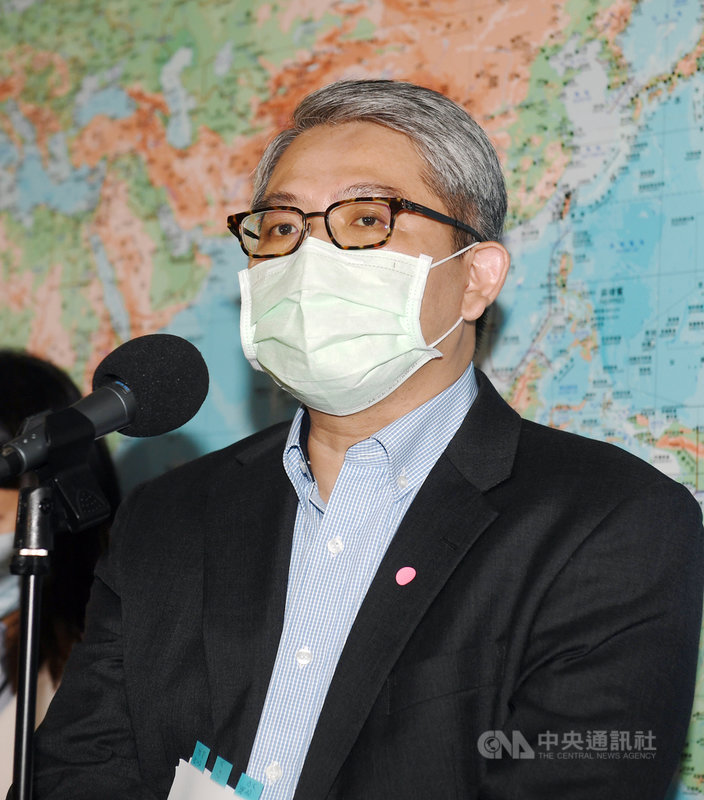 內政部次長花敬群(圖)日前駁斥總統蔡英文是任內土地徵收最多的總統,遭政大教授徐世榮稱「政務官在總統面前撒謊」。花敬群6日上午列席立法院內政委員會前受訪表示,他對得起自己,也對得起國家,努力把該做的事情做好。中央社記者施宗暉攝 110年5月6日