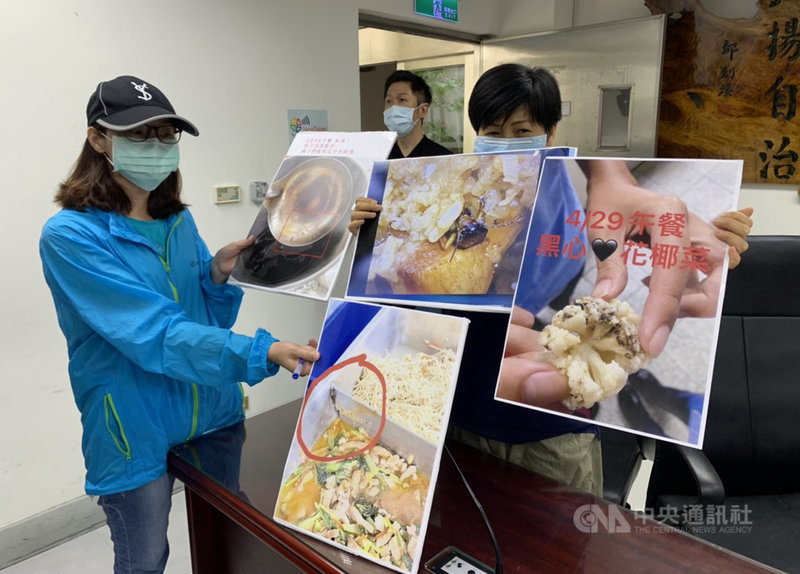 新北市私立辭修高級中學遭家長指控學校餐點品質、衛生不佳,甚至有蟑螂、餐具生鏽、飲料每喝必拉肚,學生長期餓肚子。中央社記者沈佩瑤攝 110年5月7日