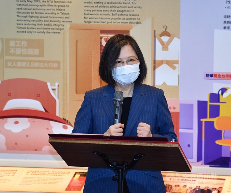 總統蔡英文(圖)7日上午前往台灣國家婦女館參訪,在致詞時宣揚政府生育政策新利多,鼓勵民眾生育。中央社記者王飛華攝 110年5月7日