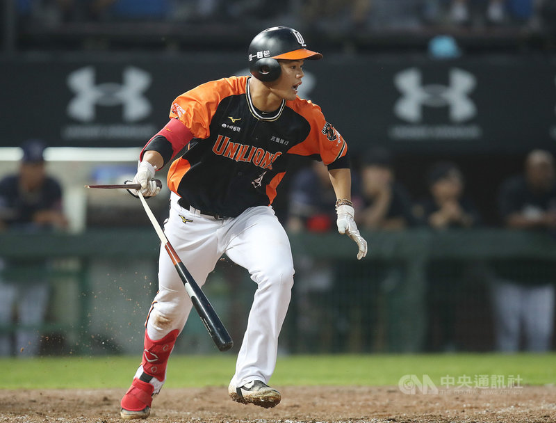 中職統一獅隊新秀何恆佑(圖)8日生涯首度加入先發,打第2棒。總教練林岳平說明,由於樂天桃猿的先發投手是「潛水艇」張喜凱,之前沒有對戰過,先派出左打部隊來試試看。中央社記者張新偉攝 110年5月8日