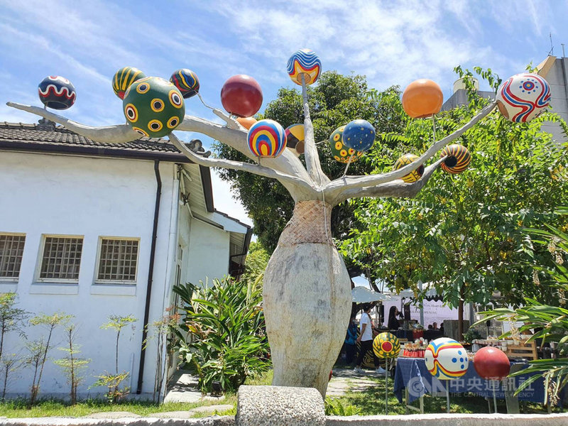 屏東原民物產館「原百貨」進駐「勝利星村」,8日開幕,將作為原民物產及文化的展示平台,帶民眾深入部落。中央社記者郭芷瑄攝 110年5月8日