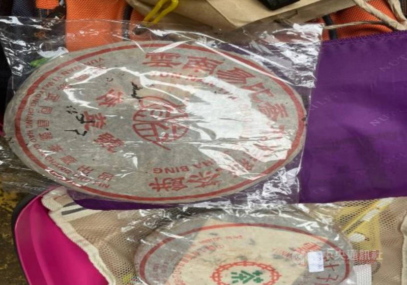 台北市大安區永康街一間茶葉行日前遭竊,警方蒐證循線分別於台北市萬華區、新北市板橋區及三重區等地將3嫌拘捕到案,並起獲贓物及毒品。(翻攝照片)中央社記者黃麗芸傳真 110年5月8日