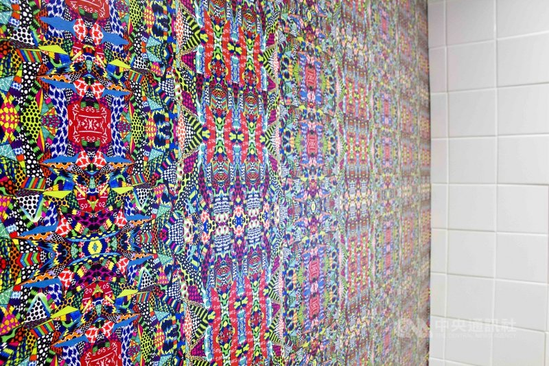 台灣藝術家姚紅利用圖騰創作「情慾圖紙」多媒體藝術,已在舊金山中華文化中心展出,為女權發聲。(駐洛杉磯台灣書院提供)中央社記者周世惠舊金山傳真 110年5月8日