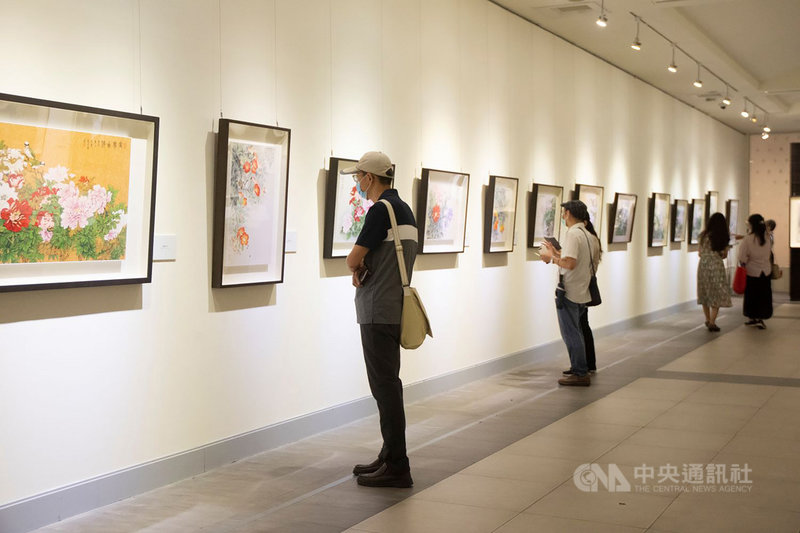 國立國父紀念館即日起至6月中旬推出「麗水風華–張克齊七十回顧展」,展出圍繞「豐衣足食」、「親情闔樂」、「自由和諧」、「悲天憫人」的溫馨含意,呈現雅俗共賞的藝術華彩。(國父紀念館提供)中央社記者陳秉弘傳真 110年5月8日