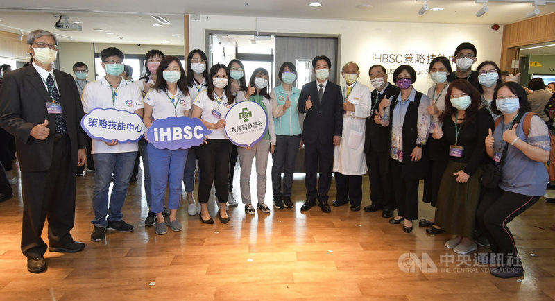 秀傳紀念醫院iHBSC策略技能中心8日啟用,結合視訊、網路等設備打造主動學習教室,搭配智能化系統、大數據資料庫及聘請策略管理專業講師,培訓健康產業中高階領導人才。中央社記者蕭博陽彰化縣攝 110年5月8日