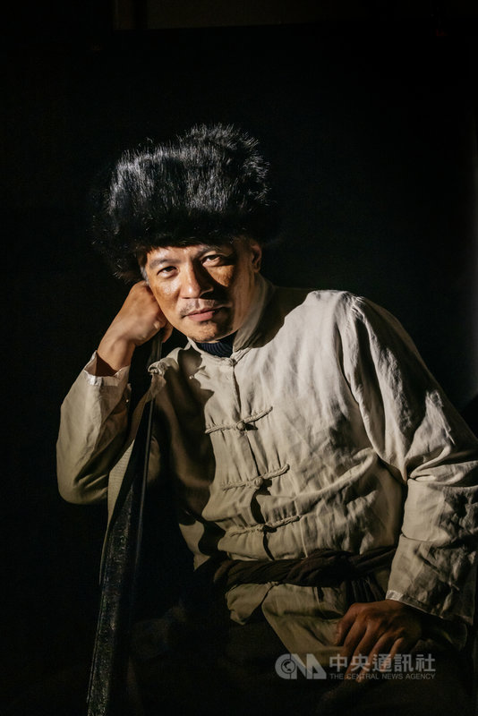中研院近代史研究學者拍攝形象照,為架設網站玩起cosplay,副研究員林志宏(圖)因一直都研究滿洲國相關議題,所以決定扮演馬賊。(汪正翔、李品誼提供)中央社記者吳欣紜傳真 110年5月8日