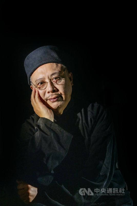中研院近代史研究學者為架設網站玩起cosplay,扮演對象都是自己的研究對象,其中特聘研究員黃克武(圖)扮演嚴復。(汪正翔、李品誼提供)中央社記者吳欣紜傳真 110年5月8日