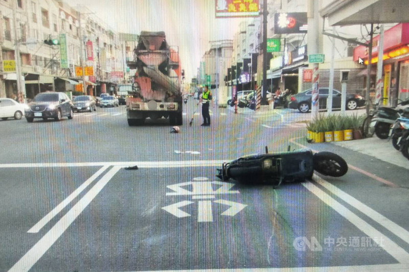 薩爾瓦多籍高姓女子7日騎機車在台南市永康區與預拌混凝土車發生車禍身亡,有自稱死者友人的網友在網路發文質疑警方處理方式,永康警分局10日澄清,全案依規定處理。(讀者提供)中央社記者楊思瑞台南傳真 110年5月10日
