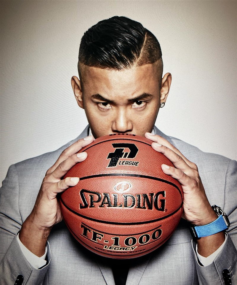 面對台灣將有其他職業籃球聯盟成立,P. LEAGUE+聯盟的執行長「黑人」陳建州10日透過簡訊簡短回應「祝福」2字。(圖取自facebook.com/blackiechen.lovelife4ever)