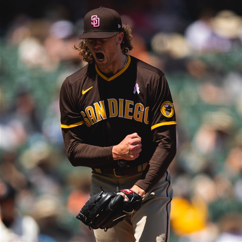 美國職棒大聯盟MLB聖地牙哥教士9日出戰舊金山巨人,教士的塔提斯在第2局擊出全壘打,最後以11比1擊敗巨人。(圖取自twitter.com/Padres)