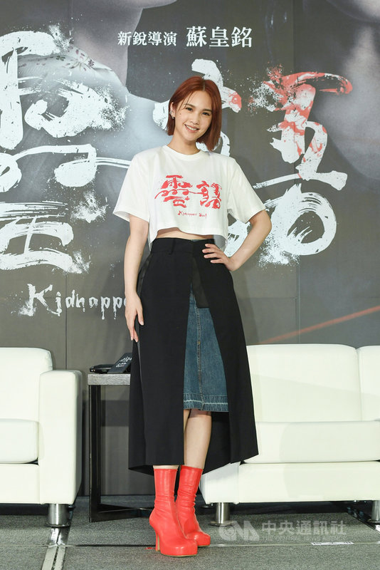 驚悚靈異國片「靈語」10日舉行上映記者會,返台剛結束隔離的藝人楊丞琳亮相為新戲宣傳。(甲上提供)中央社記者葉冠吟傳真 110年5月10日