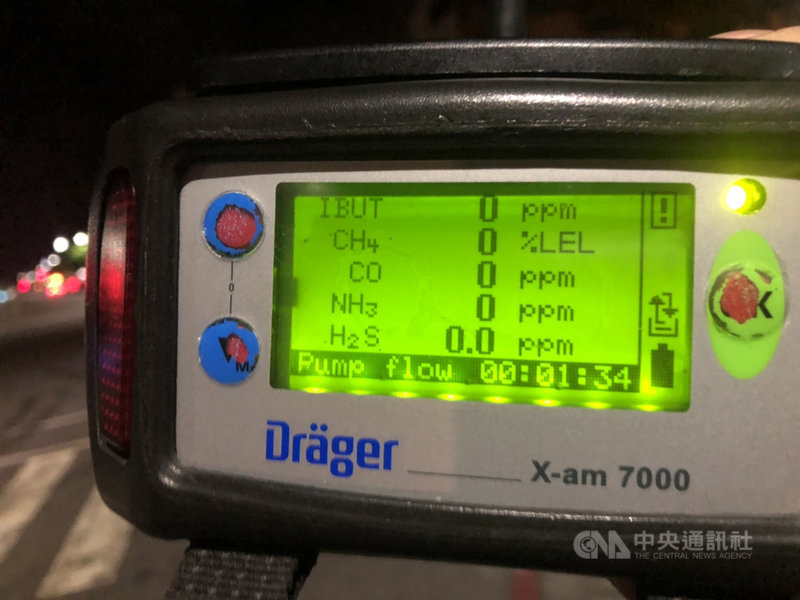 高雄市小港、鳳山等區11日凌晨飄散疑似燃燒塑膠異味,高市府環保局出動人員稽查,無發現異常排放情形,將會持續查察大發、林園及臨海工業區工廠運作情形。(高市府環保局提供)中央社記者王淑芬傳真 110年5月11日