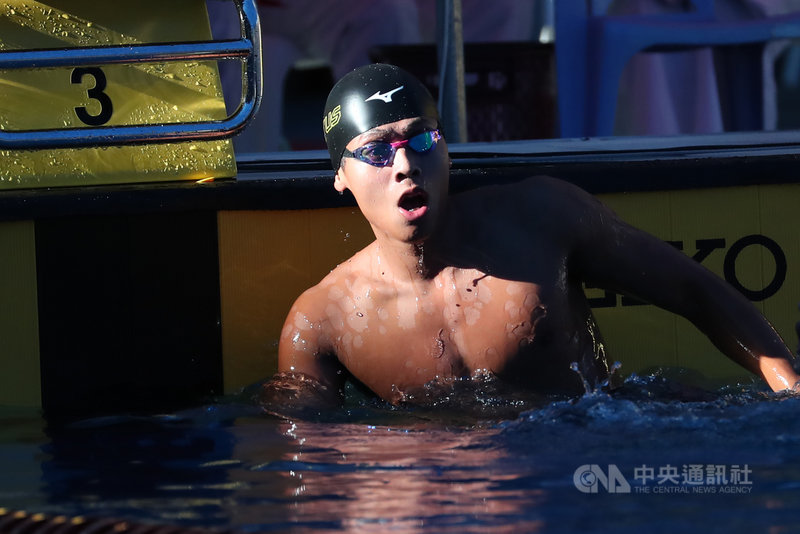 110年全國大專校院運動會公開男生組游泳200公尺混合式冠軍11日揭曉,由代表台灣體大出賽的王星皓以1分59秒62佳績破大會紀錄摘金。中央社記者吳家昇攝 110年5月11日