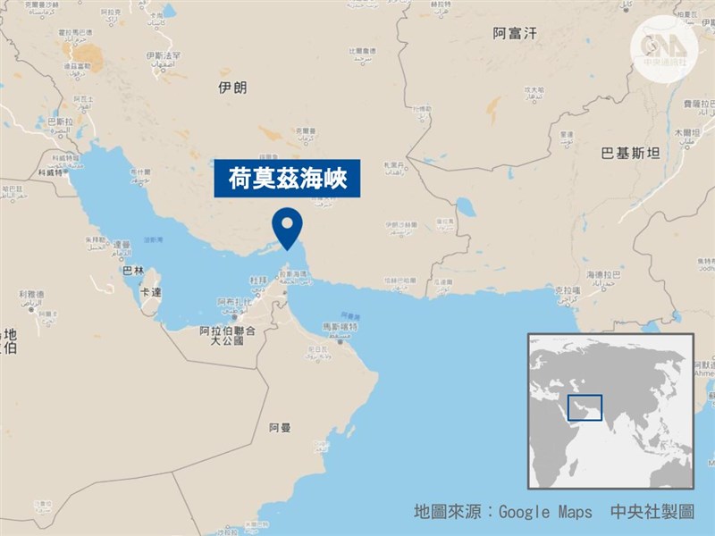 美國國防部10日表示,美國海岸防衛隊一艘緝私艇在荷莫茲海峽警告射擊30發子彈,因為13艘伊朗海軍快艇逼近這艘緝私艇和其他美國海軍船艦。(中央社製圖)
