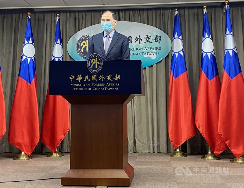 外交部亞西及非洲司司長楊心怡11日在外交部例行記者會上表示,近來接獲多起民眾赴俄羅斯及烏克蘭聘請代理孕母所衍生的糾紛案,呼籲有意赴海外尋求代理孕母的國人審慎考量。中央社記者鍾佑貞攝 110年5月11日