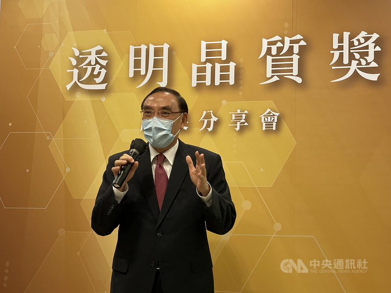 立委傅崐萁因案帶職入監服刑後,矯正署12日核准其假釋。法務部下午辦理媒體茶敘,被問到若傅崐萁在立院質詢是否會尷尬,部長蔡清祥(圖)回答不會,法務部依法行事,該做的事還是去做,該講的話還是會講。中央社記者劉世怡攝 110年5月12日