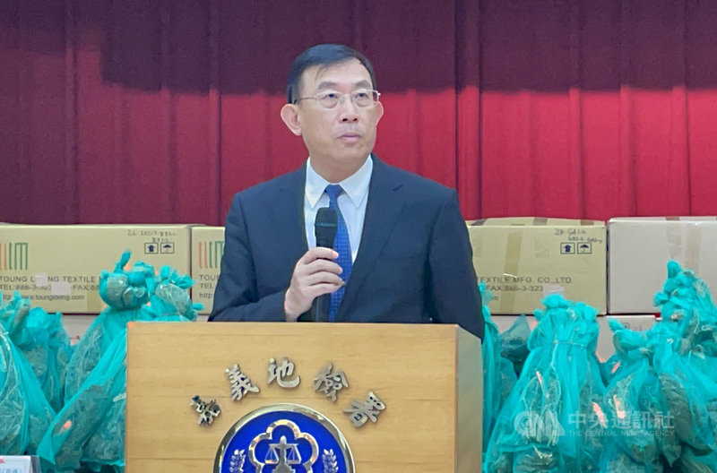 台灣高等檢察署檢察長邢泰釗13日下午到嘉義地檢署出席嘉義地檢署破獲大麻栽種製造集團記者會,慰勞嘉勉參與專案的司法和警政人員,也分析近期大麻案件激增可能原因。中央社記者姜宜菁攝 110年5月13日