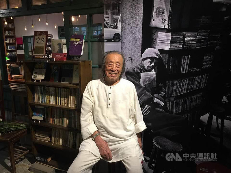 周夢蝶詩獎學會理事長、高雄師範大學教授曾進豐受訪表示,三國名將張飛能文、能武、能畫,已故詩人管管(圖)能詩、能文,又經常跨足戲劇、電影,跟張飛一樣不拘小節,有種真性情,喜怒形於色。(掃葉工房提供)中央社記者邱祖胤傳真 110年5月14日