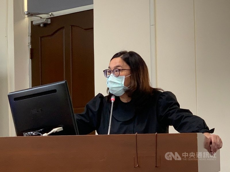 為離島醫療權益請命不分黨派,國民黨籍立委陳玉珍主張離島地區健保點值應補助到全國平均值,衛生福利部善意回應。(陳玉珍立委服務處提供)中央社記者黃慧敏傳真 110年5月14日