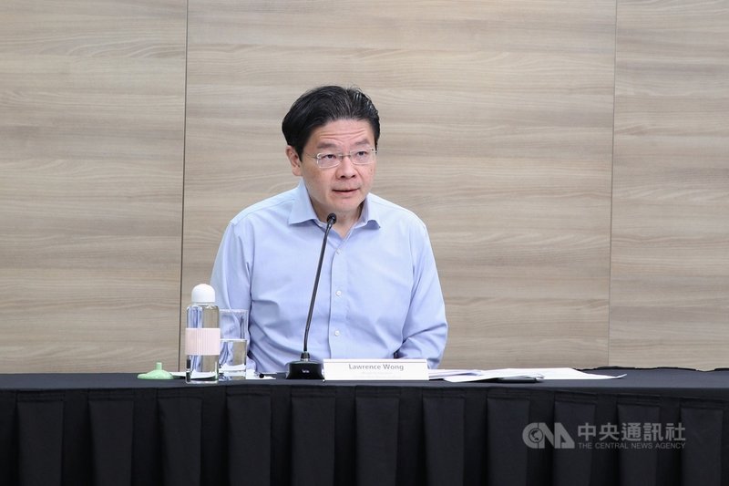 新加坡疫情升溫,星國跨部會抗疫工作小組聯合領導人、教育部長黃循財14日表示,16日起禁止餐廳內用,社交聚會最多2人。(新加坡通訊及新聞部提供)中央社記者侯姿瑩新加坡傳真 110年5月14日