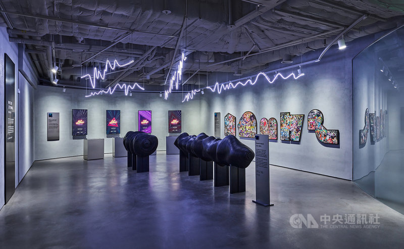 HYBE INSIGHT位於地下一樓的展區透過視覺、觸覺及嗅覺展現音樂的不同樣貌,也利用AR技術規劃互動式小遊戲。(HYBE提供)中央社記者廖禹揚首爾傳真 110年5月14日