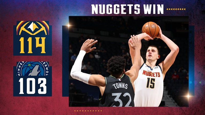 NBA丹佛金塊約基奇(右)13日助球隊以114比103擊敗明尼蘇達灰狼。(圖取自twitter.com/nuggets)