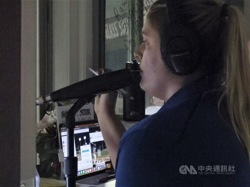 美國職棒小聯盟120支球隊裡,吉琳(Jill Gearin)是少見的女性播報員。中央社記者林宏翰洛杉磯攝 110年5月15日