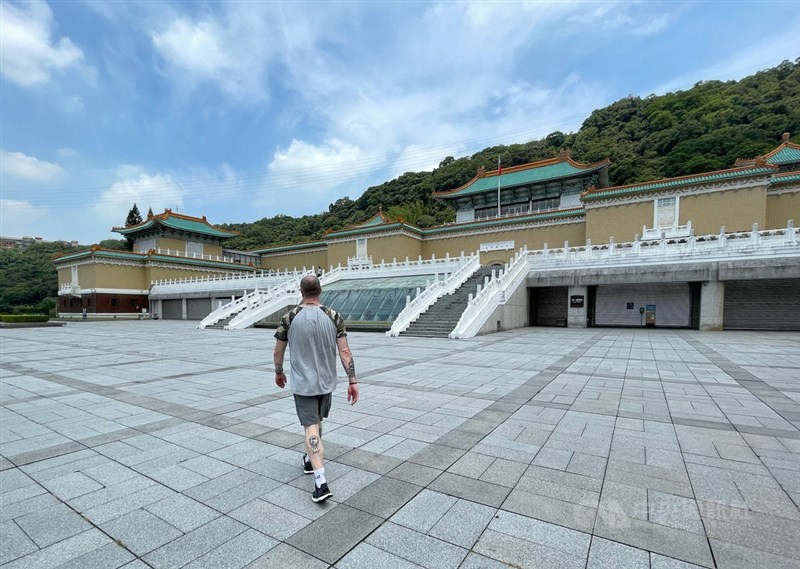 武漢肺炎疫情升溫,國立故宮博物院宣布,配合台北市政府防疫升級,北部院區15日起全面閉館。中央社記者王飛華攝 110年5月15日